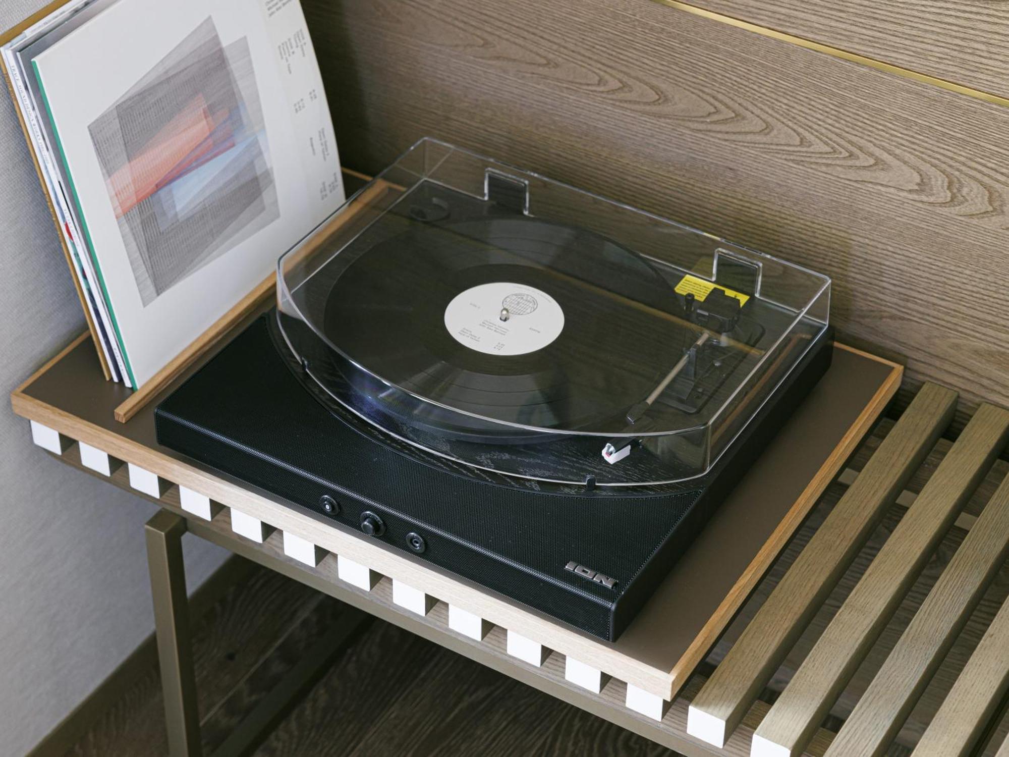 Good Nature Hotel Kyoto Room photo A turntable