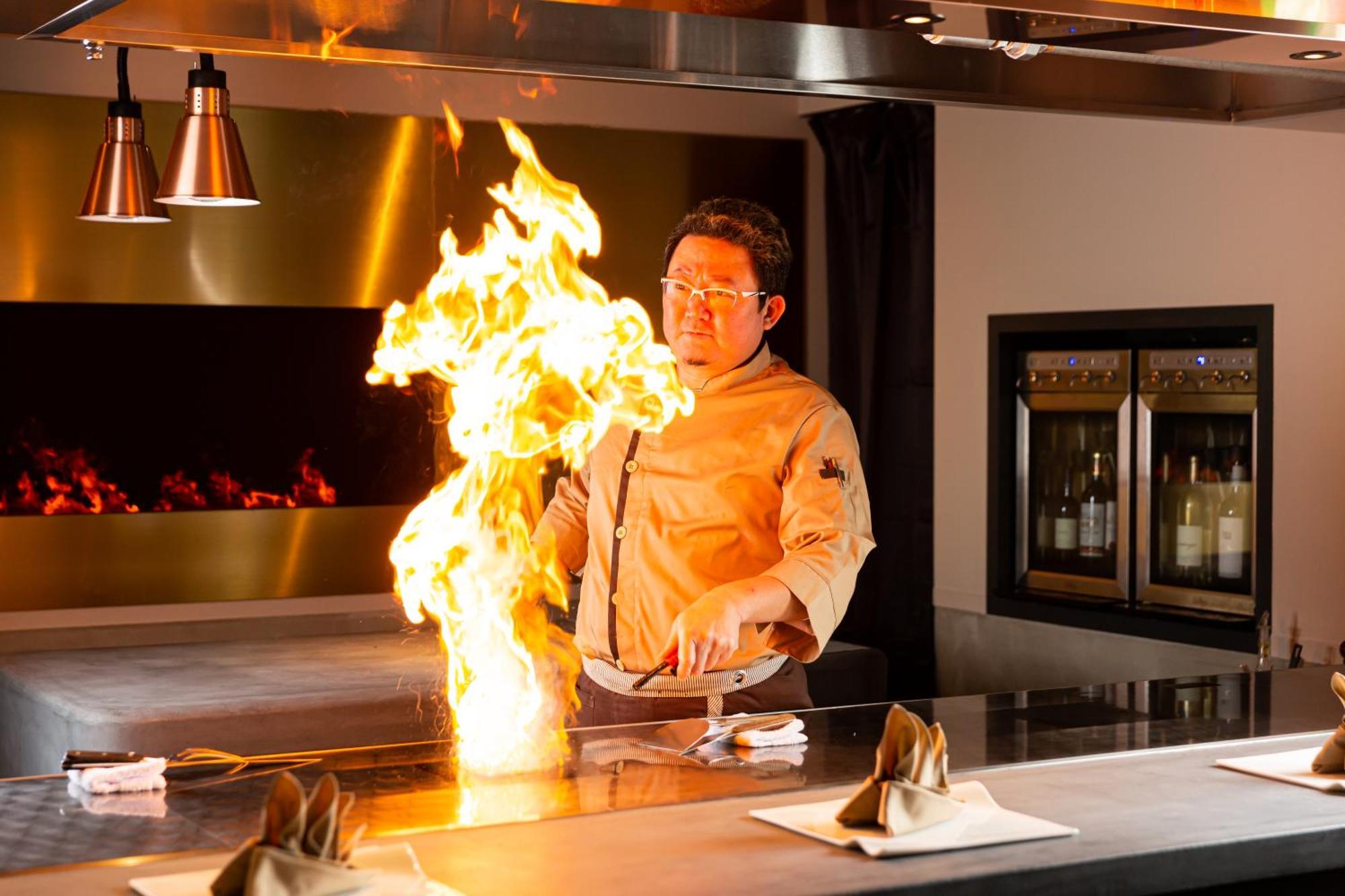 Good Nature Hotel Kyoto Exterior photo A chef cooking with a flaming torch